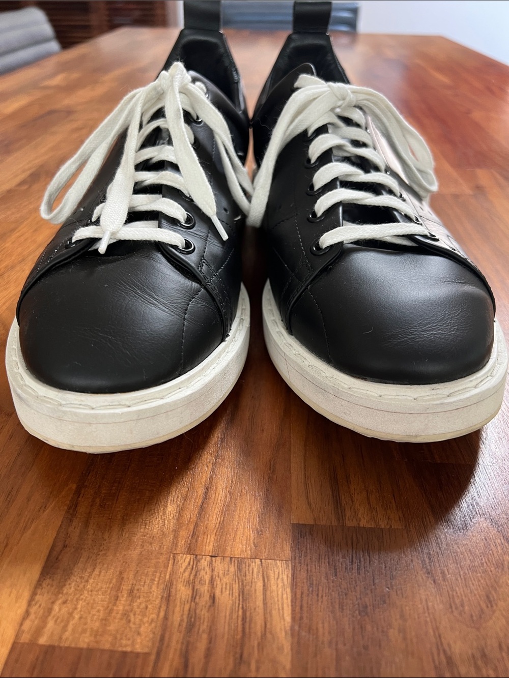 Golden Goose Black Leather Low-Top Sneakers with White Laces - Picture 7 of 7